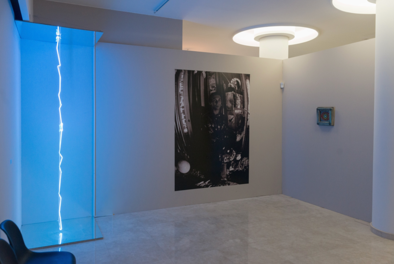 Light and reflections in the exhibition room