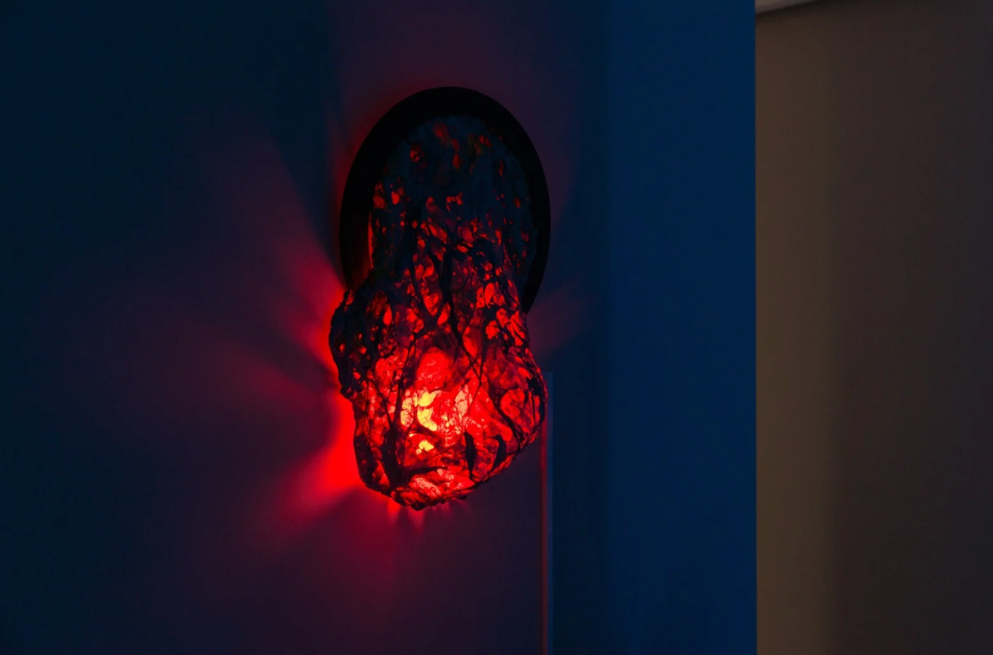 Light object in red light