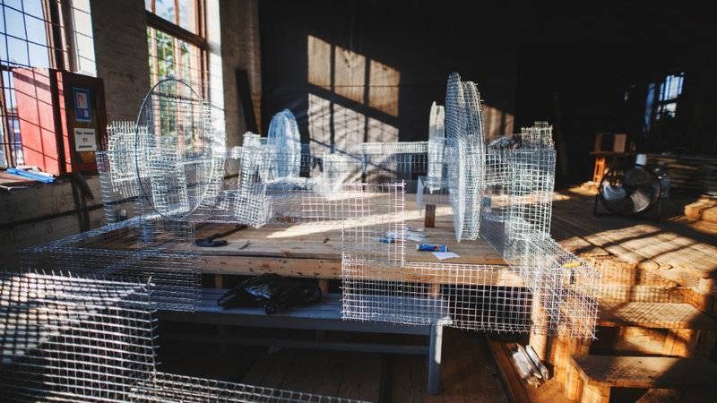 Assembling a structure from reinforcing mesh · Dmytro Larin / BZH