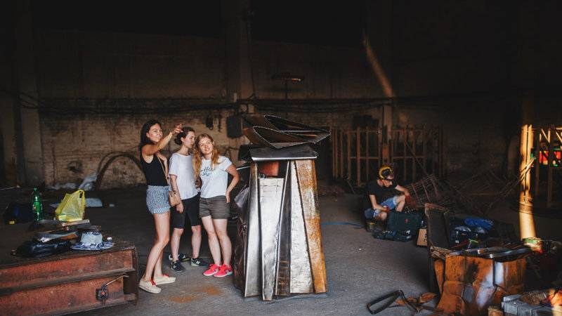 Festival preparations inside the factory · Dmytro Larin / BZH