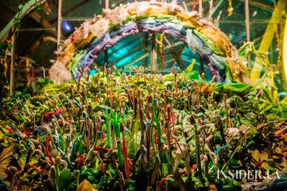 Installation in the greenhouse · Festival press office / INSIDER UA