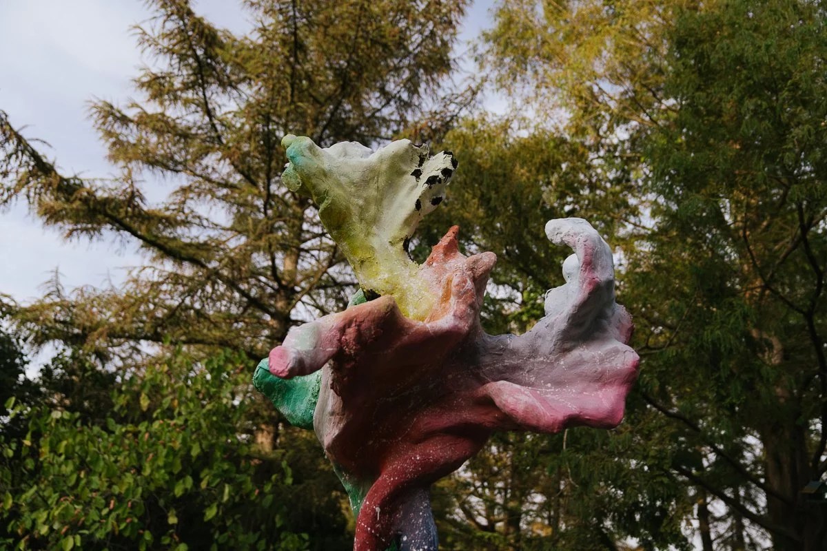 Sculpture among the botanical garden’s trees · Kostiantyn Huzenko / The Village Ukraine
