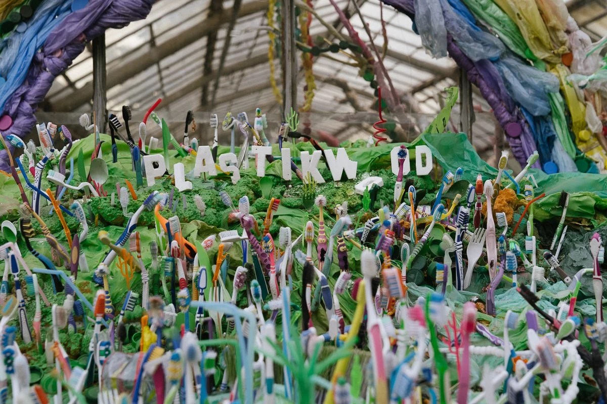 PLASTIKWOOD — greenhouse installation · Kostiantyn Huzenko / The Village Ukraine