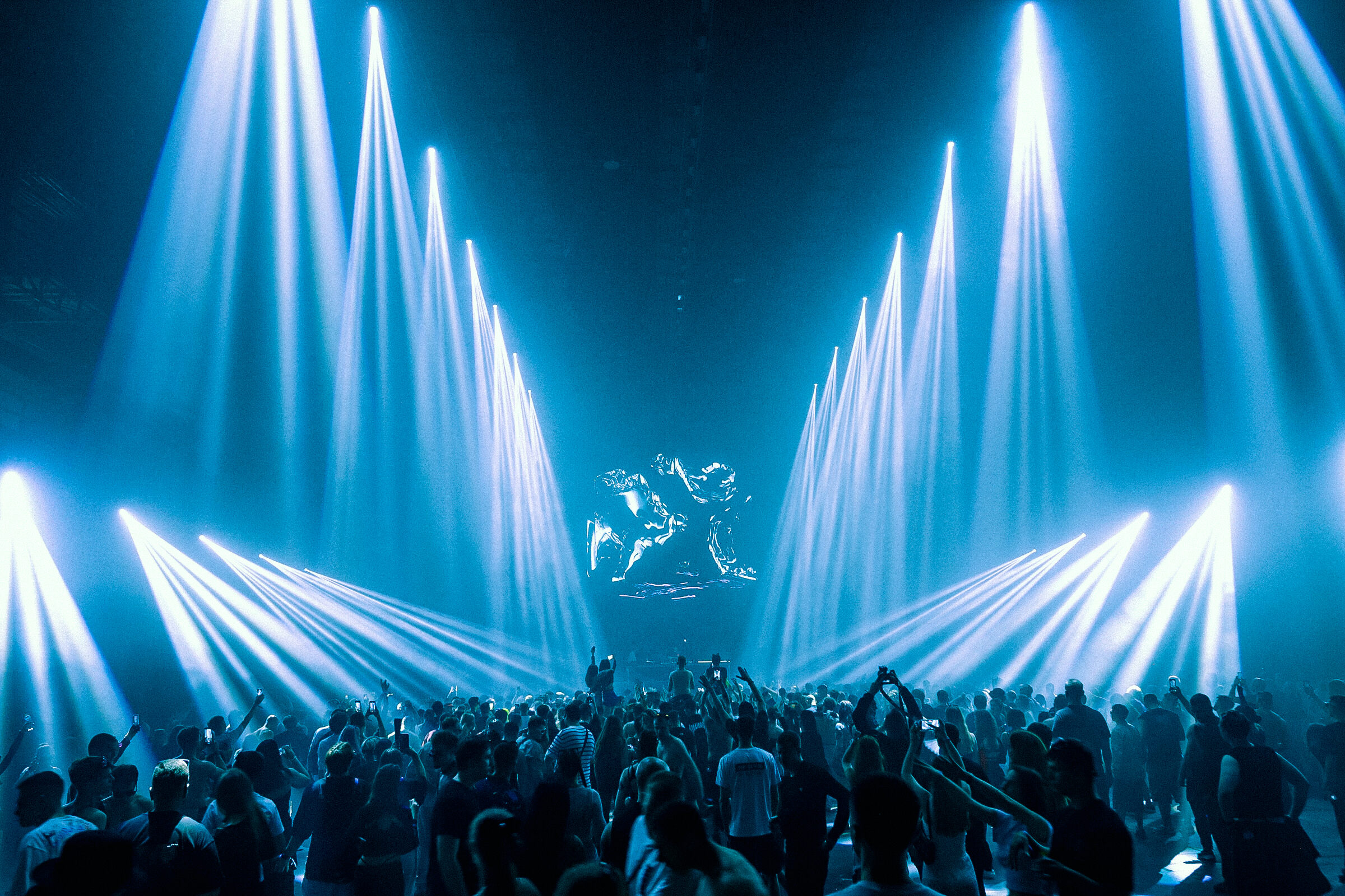 Blue stage lights above the audience — photograph from the Liroom article